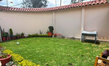 En Venta Casa con área verde en Av. de los Migrantes – Cuenca 📍