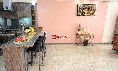 En Venta Casa con área verde en Av. de los Migrantes – Cuenca 📍
