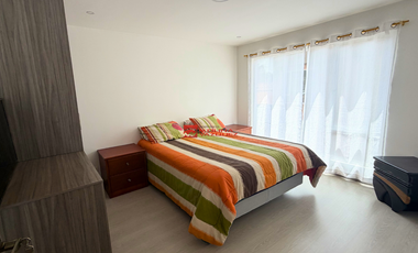 En Venta Casa con área verde en Av. de los Migrantes – Cuenca 📍