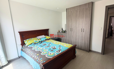 En Venta Casa con área verde en Av. de los Migrantes – Cuenca 📍