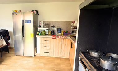 En Venta Casa con área verde en Av. de los Migrantes – Cuenca 📍