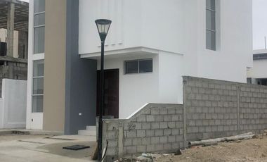 Venta de Casa en Manta Urbanización Via Marina
