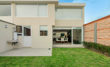 Tu nuevo hogar te espera en Lomas Virreyes: Amplia casa con acabados de lujo.