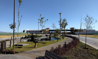 Tu nuevo hogar te espera en Lomas Virreyes: Amplia casa con acabados de lujo.