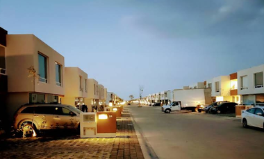 Tu nuevo hogar te espera en Lomas Virreyes: Amplia casa con acabados de lujo.