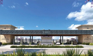 Tu nuevo hogar te espera en Lomas Virreyes: Amplia casa con acabados de lujo.