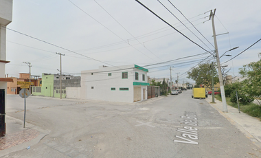 El privilegio de pagar menos y ganar más! Venta de amplia casa en recuperación bancaria con entrega de 3 a 6 meses, Balcones de Alcalá, Reynosa, Tamps