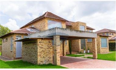 Vendo Casa Elegante en Cajica