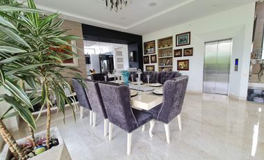 Exclusiva casa campestre en venta ubicada en el sector más exclusivo del Área Metropolitana de Bucaramanga