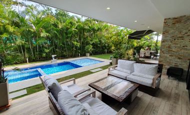 Exclusiva casa campestre en venta ubicada en el sector más exclusivo del Área Metropolitana de Bucaramanga