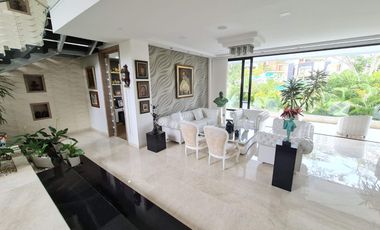 Exclusiva casa campestre en venta ubicada en el sector más exclusivo del Área Metropolitana de Bucaramanga