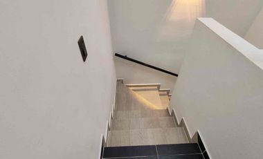 se vende casa - 2 pisos estrato 5-