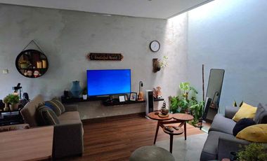 Jual Rumah Green Serpong Bintaro Cluster La Parco Estetik Hadap Selatan Semi Furnish 2 KT