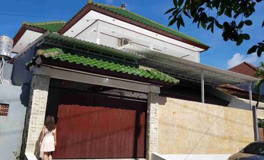 Dikontrakkan Villa di Ubung furnish murah siap huni 2 lantai