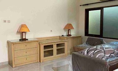 Dikontrakkan Villa di Ubung furnish murah siap huni 2 lantai