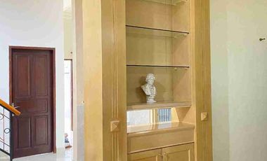 Dikontrakkan Villa di Ubung furnish murah siap huni 2 lantai