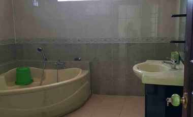 Dikontrakkan Villa di Ubung furnish murah siap huni 2 lantai