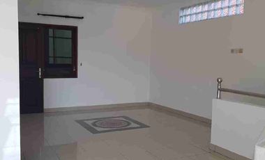 Dikontrakkan Villa di Ubung furnish murah siap huni 2 lantai