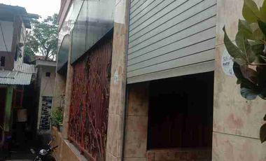 Di Jual rumah kost 2 lantai 12 kamar tidur lokasi strategis dekat mall, pasar dan stasiun di Kebayoran lama Jakarta Selatan