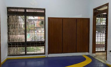 RUMAH MINIMALIS 1,5 LANTAI LINGKUNGAN STRATEGIS SIAP HUNI DI CIATEUL BANDUNG