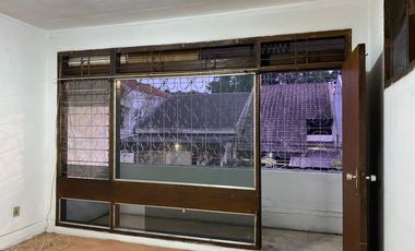 RUMAH MINIMALIS 1,5 LANTAI LINGKUNGAN STRATEGIS SIAP HUNI DI CIATEUL BANDUNG