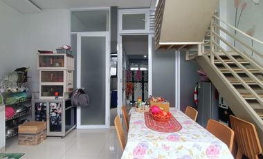 RUMAH CANTIK 3 LANTAI TENGAH KOTA STRATEGIS SIAP HUNI DI ARCAMANIK BANDUNG