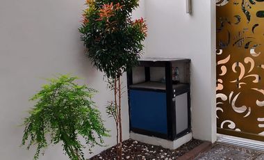 RUMAH CANTIK 3 LANTAI TENGAH KOTA STRATEGIS SIAP HUNI DI ARCAMANIK BANDUNG