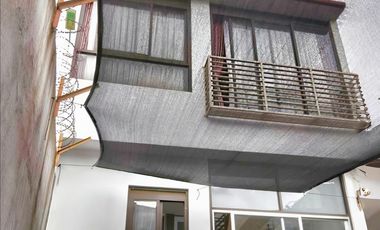 RUMAH CANTIK 3 LANTAI TENGAH KOTA STRATEGIS SIAP HUNI DI ARCAMANIK BANDUNG