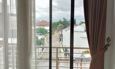 RUMAH CANTIK 3 LANTAI TENGAH KOTA STRATEGIS SIAP HUNI DI ARCAMANIK BANDUNG