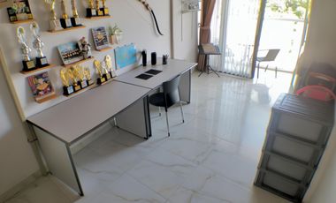 RUMAH CANTIK 3 LANTAI TENGAH KOTA STRATEGIS SIAP HUNI DI ARCAMANIK BANDUNG