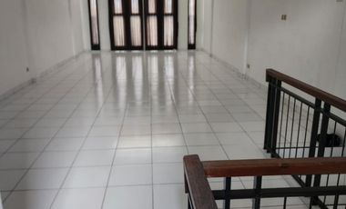 RUKO FAVORIT 3,5 LANTAI LOKASI RAMAI COCOK UNTUK SEGALA USAHA SIAP PAKAI DI MEKAR WANGI BANDUNG