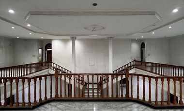 Rumah Raya Mojo Klanggru Rumah mewah lama, terawat, cocok untuk sekolah, tempat tinggal, klinik, dll