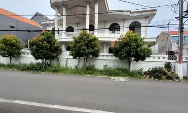 Rumah Raya Mojo Klanggru Rumah mewah lama, terawat, cocok untuk sekolah, tempat tinggal, klinik, dll