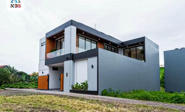 FOR SALE LUXURY VILLA WITH BEAUTY POOL, INTERIOR AND BALCONY AT CANGGU