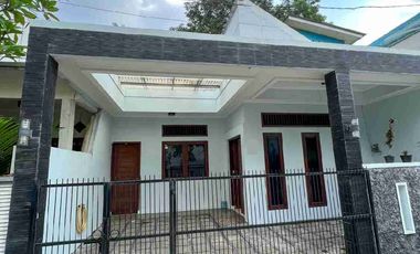 Di jual rumah cantik 2 lt tidak banjir, dekat Galaxy dan Mall Pakuon di Pekayon. Bekasi