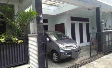 Di jual rumah cantik 2 lt tidak banjir, dekat Galaxy dan Mall Pakuon di Pekayon. Bekasi