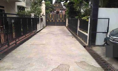 Di jual rumah cantik 2 lt tidak banjir, dekat Galaxy dan Mall Pakuon di Pekayon. Bekasi