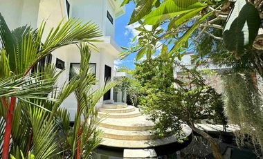 Luxury Vila Freehold  6 bedroom furnished view cantik di Nusa Dua
