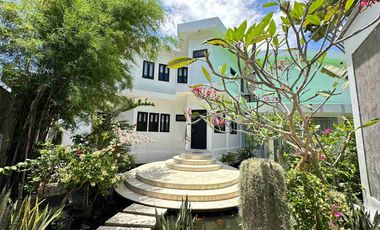 Luxury Vila Freehold  6 bedroom furnished view cantik di Nusa Dua