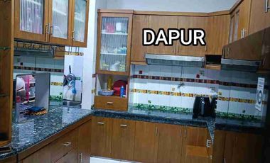 Dijual rumah  4 lantai 4+1  kamar tidur lokasi strategis dekat dari pusat perbelanjaan, tempat wisata dan kuliner di pedemangan jakarta utara