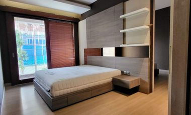 RUMAH BAGUS 2 LANTAI MINIMALIS MODERN LINGKUNGAN NYAMAN SIAP HUNI DI BATUNUNGGAL BANDUNG