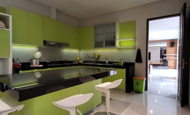 RUMAH BAGUS 2 LANTAI MINIMALIS MODERN LINGKUNGAN NYAMAN SIAP HUNI DI BATUNUNGGAL BANDUNG