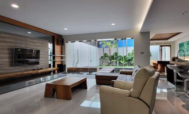 RUMAH BAGUS 2 LANTAI MINIMALIS MODERN LINGKUNGAN NYAMAN SIAP HUNI DI BATUNUNGGAL BANDUNG