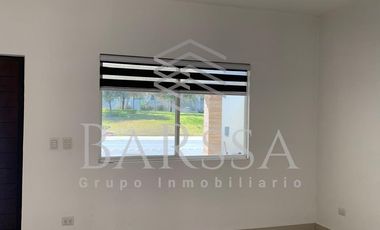 Renta Casa Puerta de Hierro 3 Niveles con Excedente de Terreno