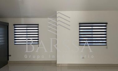 Renta Casa Puerta de Hierro 3 Niveles con Excedente de Terreno