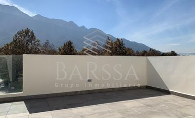 Renta Casa Puerta de Hierro 3 Niveles con Excedente de Terreno