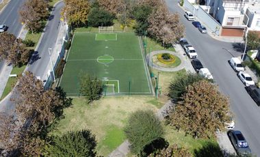 Renta Casa Puerta de Hierro 3 Niveles con Excedente de Terreno