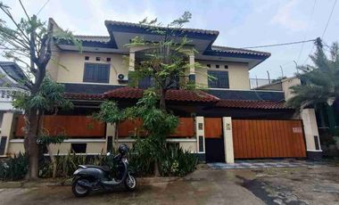 Di Jual Rumah murah 2 lt, tidak banjir dekat Mall Galaxy,di Masnaga Jakasampurna. Bekasi