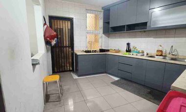 Di Jual Rumah murah 2 lt, tidak banjir dekat Mall Galaxy,di Masnaga Jakasampurna. Bekasi