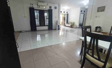 Di Jual Rumah murah 2 lt, tidak banjir dekat Mall Galaxy,di Masnaga Jakasampurna. Bekasi